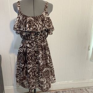 NWOT Spogee  Brown/cream pattern ruffle dress size M.